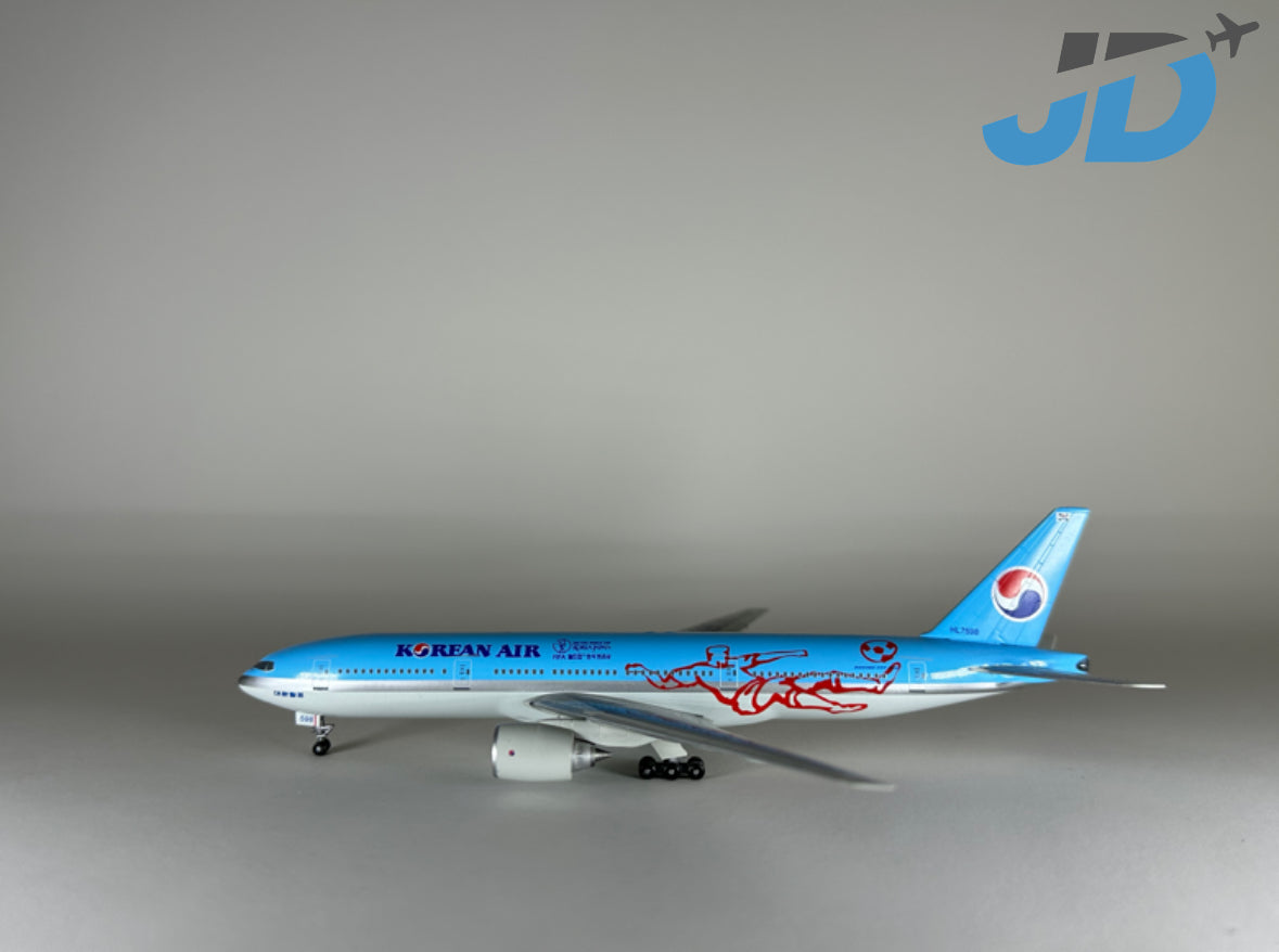 Korean Air Boeing 777-2B5 (HL7598)