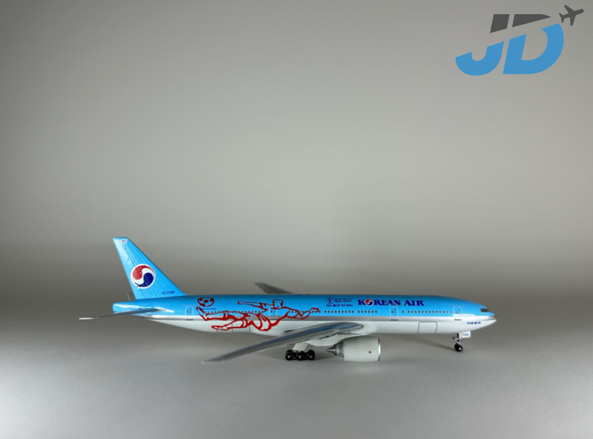 Korean Air Boeing 777-2B5 (HL7598)