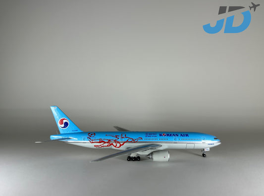 Korean Air Boeing 777-2B5 (HL7598)