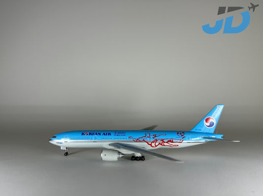 Korean Air Boeing 777-2B5 (HL7598)